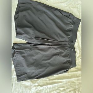 Lululemon T.H.E Short liner less 9" inseam